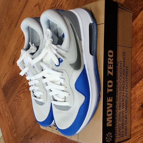 NWT Air Max Motif sneaker in box - Picture 2 of 8